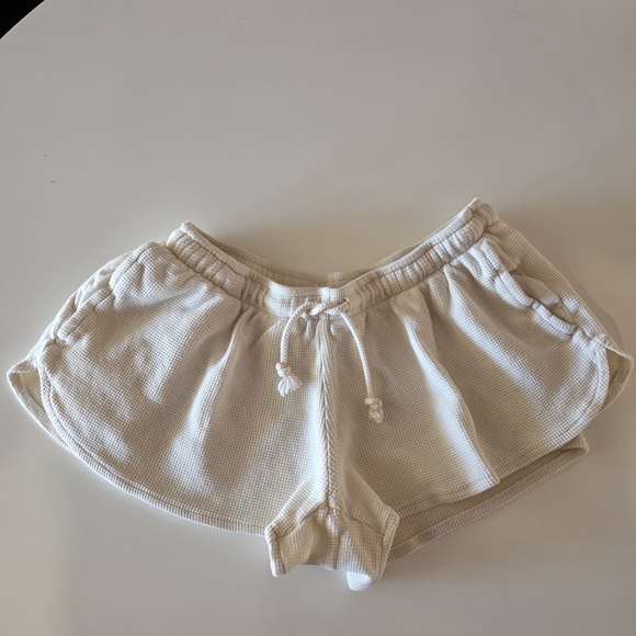 Brandy Melville OS Waffle Cream Athletic Shorts Summer Beach Vibes - Picture 6 of 10